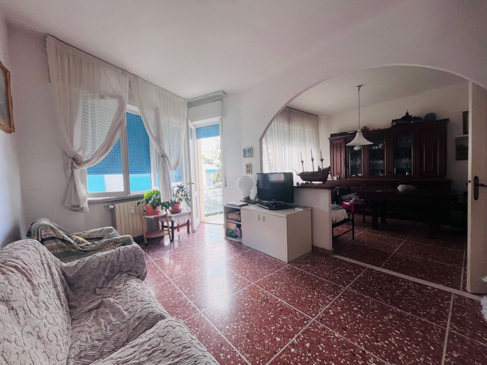 appartamento in vendita a Livorno zona Fabbricotti ampio e luminoso con posto auto