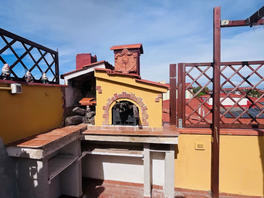 appartamento su due livelli con balcone e terrazza abitabile in vendita a Livorno zona Zola