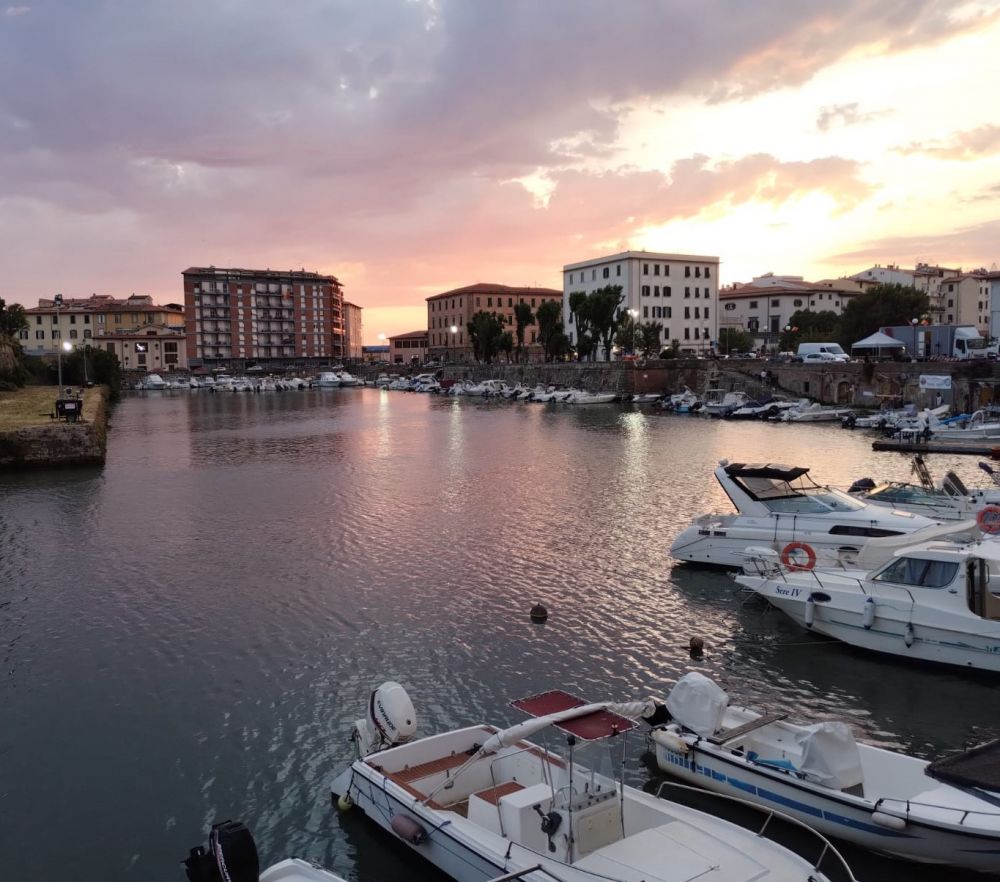 appartamento quadrilocale ristrutturato in vendita a Livorno zona Venezia-Pontino con bellissima vista caratteristica